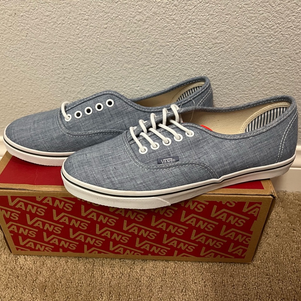 *NEW* Authentic Lo Pro Classic Vans